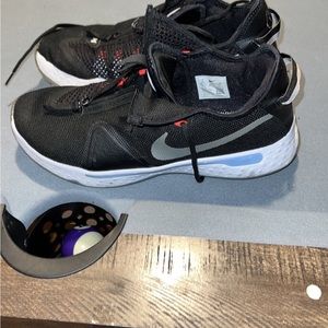 Nike Paul George basketball shoe